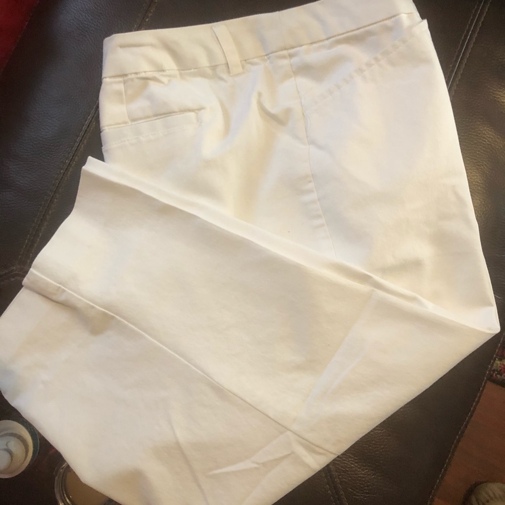 18W stretchy Croft&Barrow Natural Fit White Capris